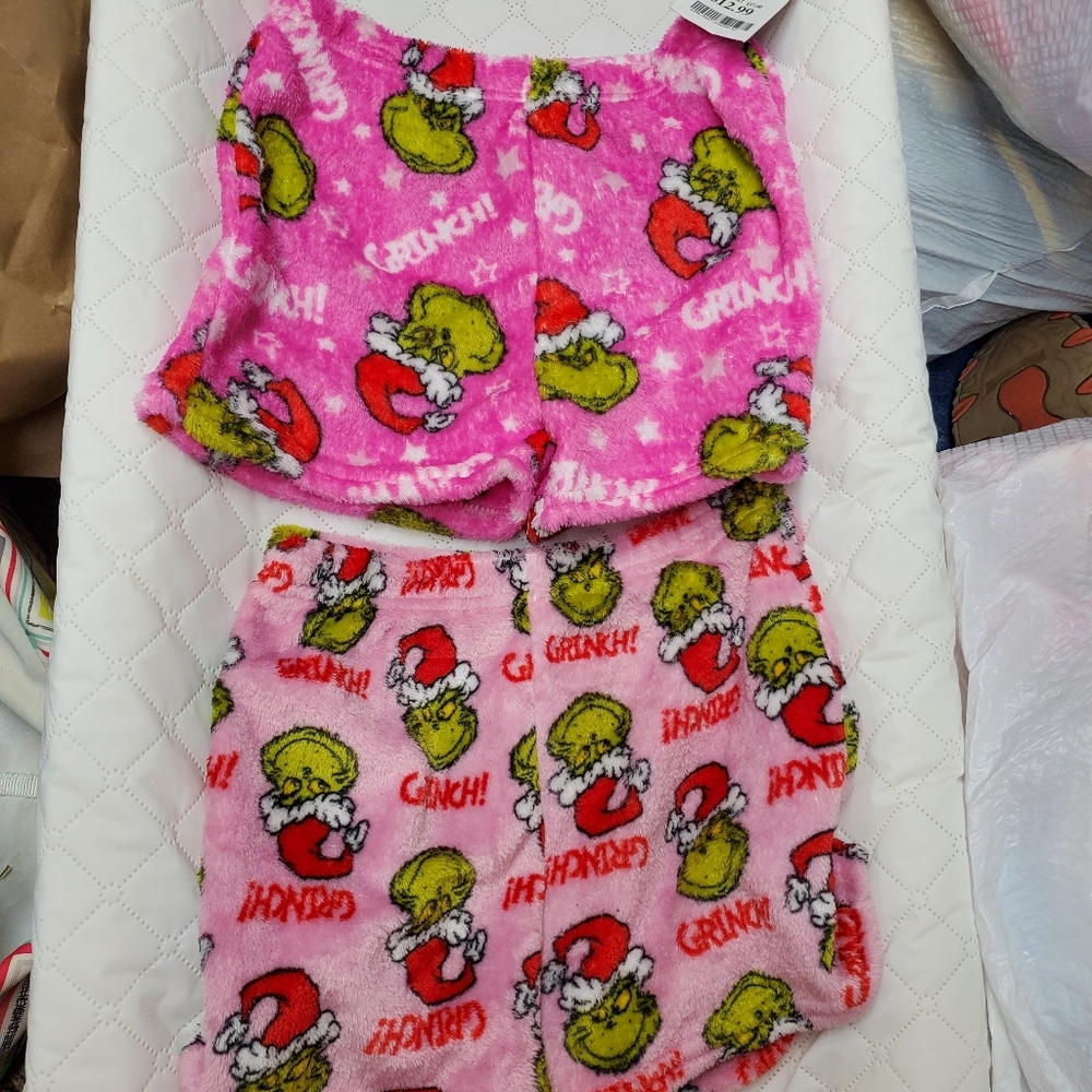 Grinch Fleece Sz 6 Shorts, 2 Pair